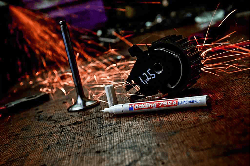 e-792A_paintmarker_A001